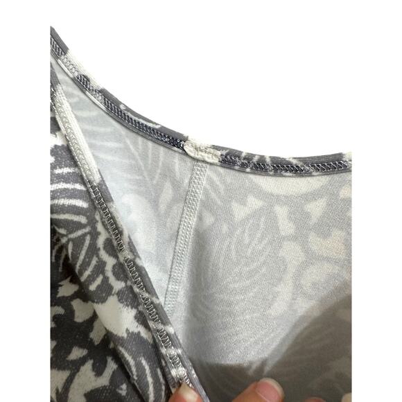 Lululemon Daily Tank Beachy Floral White Fossil Wee‎ Stripe White Fossil size 2 - Picture 3 of 5